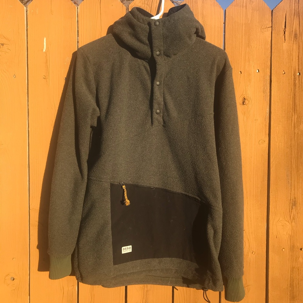 Deso Pullover Hoodie